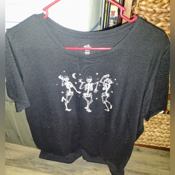 Women's Halloween Skeleton Graphic Tee by 'Way to Celebrate!' 2XL - Picture 8 of 8